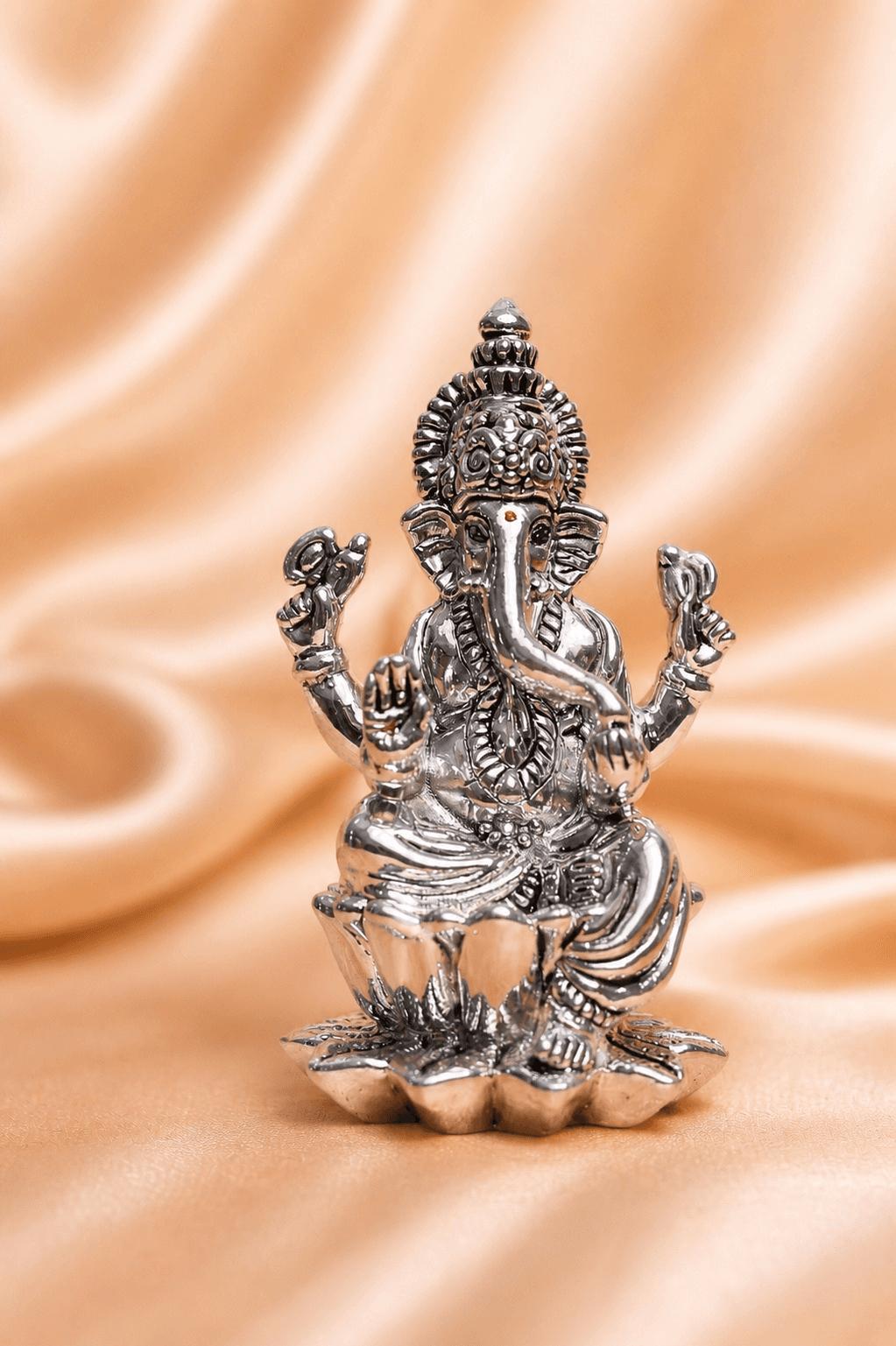 GANESHA ON LOTUS IDOL